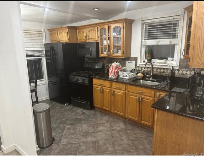 Photo - 109-73 203rd St