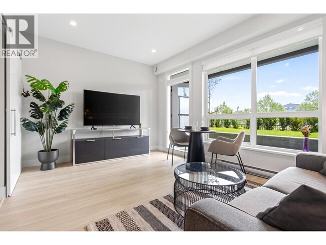 1942 Starling Dr. Unit 105