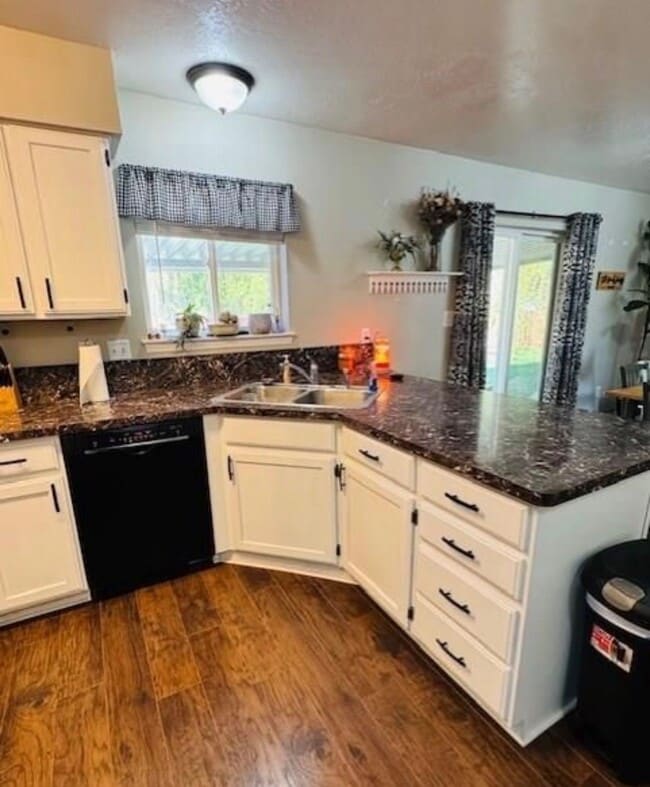 Photo - 1535 Conestoga Way