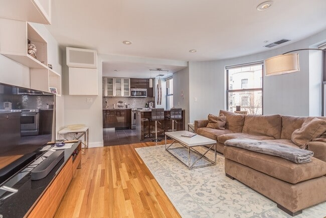 Building Photo - 108 Gainsborough St Unit 203