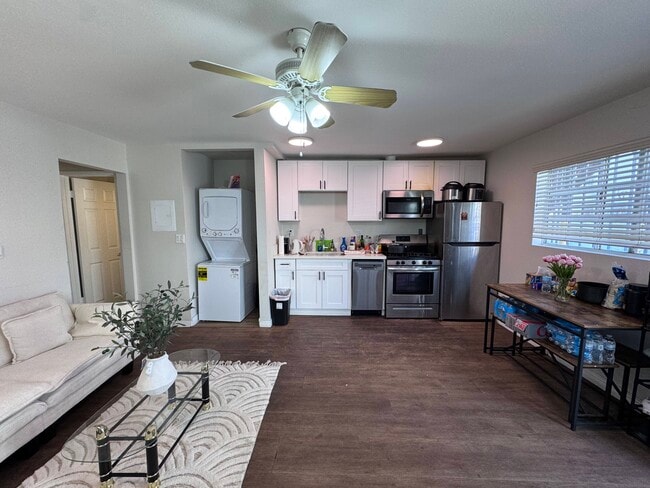 Photo - 703 1/2 W 30th St Unit 703 1/2