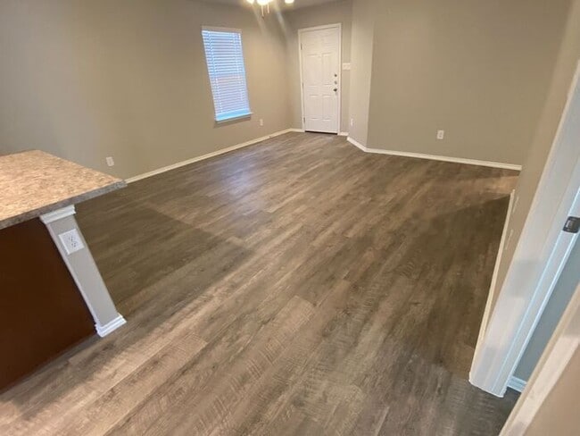 Photo - *$99 MOVE-IN SPECIAL* | Three Bedroom | Tw...