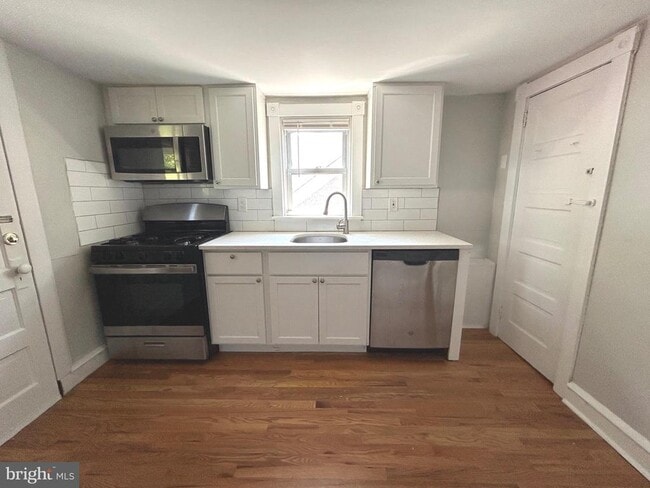 Building Photo - 709 W 19th St Unit 3 Rental