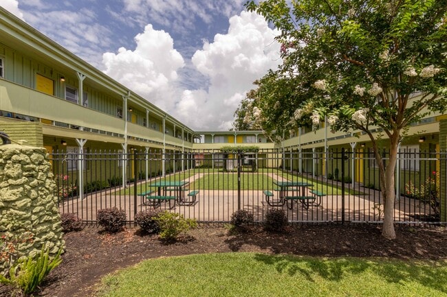 Casa Del Sol Apartments