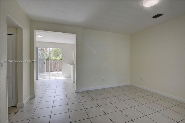 Photo - 7341 NW 174th Terrace Unidad 107