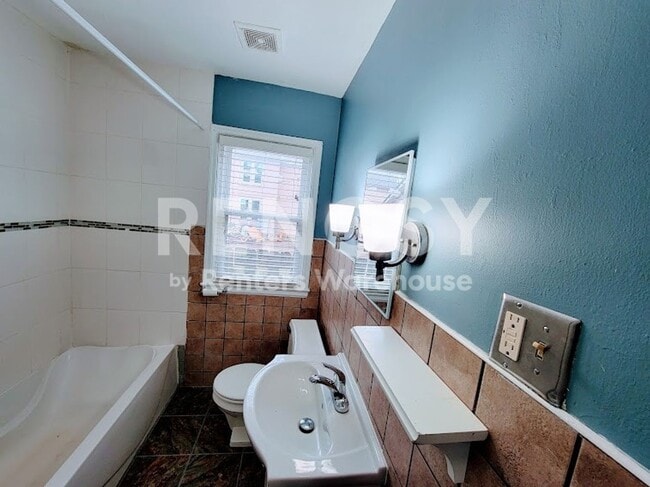 Photo - 875 Agate St