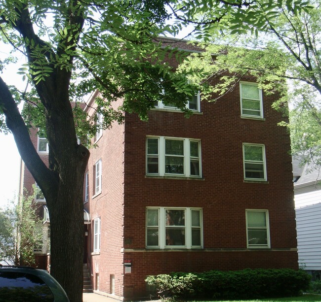 BUILDING - 1721 W Farragut Ave Apartments Unit 3