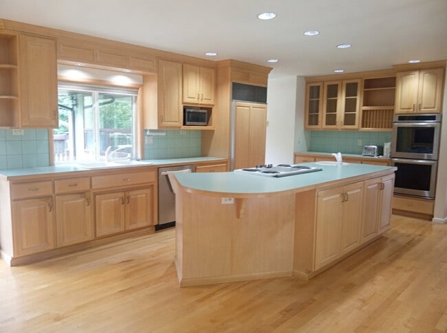 3112 89th Dr SE