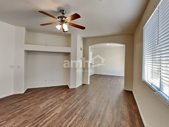 Photo - 1041 Sweeping Vine Ave