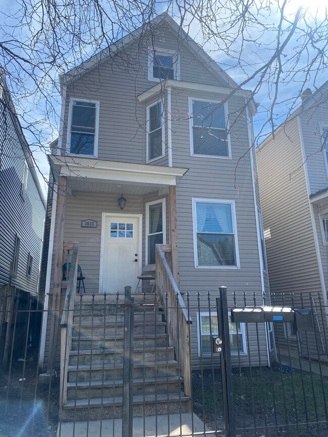 Photo - 3633 W Palmer St Unidad 2