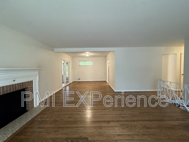 Photo - 6405 Roberts Dr