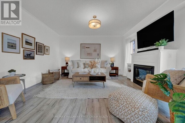 Photo - 25 Sprucewood Crescent