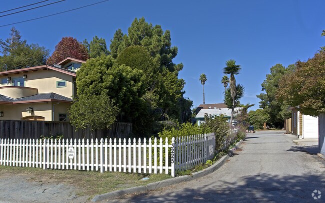 Photo - 3225 Scriver St
