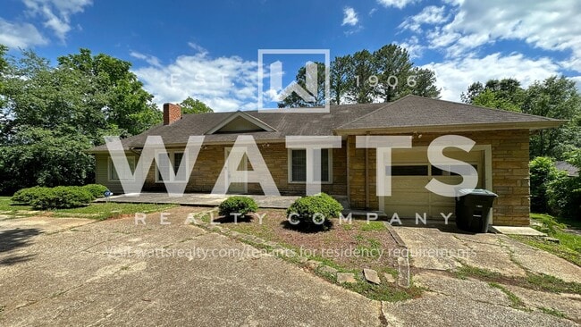 Building Photo - 2BR/1.5BA Roebuck Home