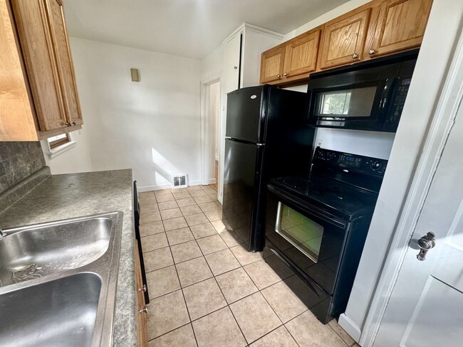 Photo - 1142 4th Ave SE
