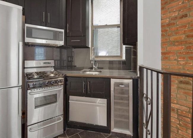 Photo - 250 Mott St Unit 4