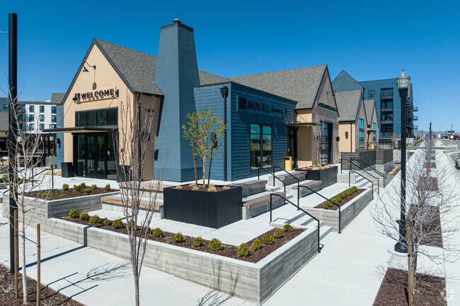 Leasing Center
