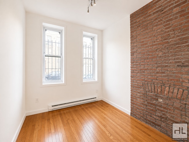 GREENE AVENUE / 2-Bed / Duplex / Backyard