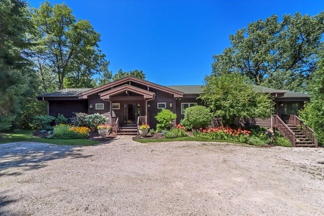 Building Photo - Whitewater Lakefront Furnished Lodge Avail... Rental