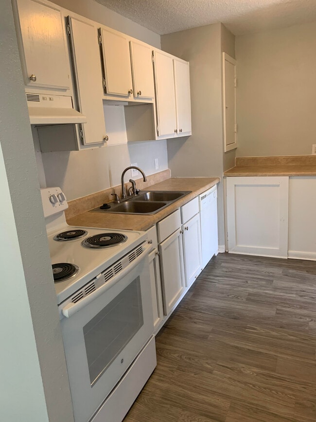 Building Photo - Patriot Pointe (FKA Beacon Pointe)