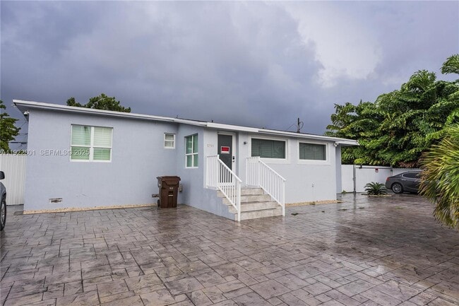 Photo - 230 E 56th St