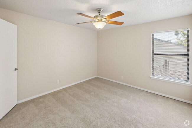 1BR, 1BA - 638SF - Bedroom