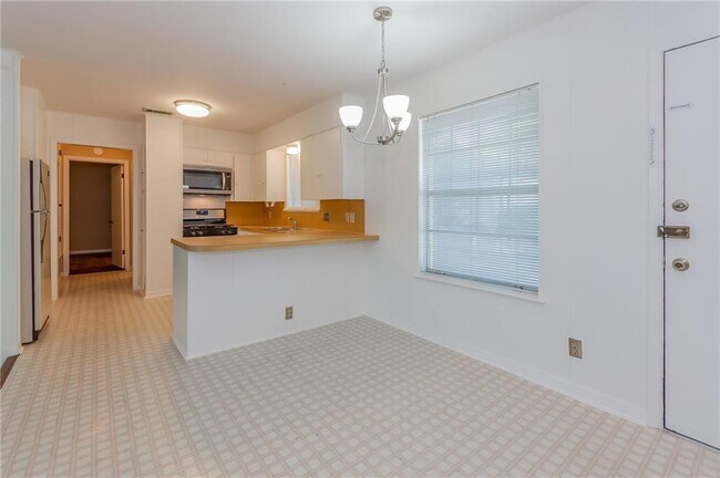 Building Photo - 2502 Trailside Dr