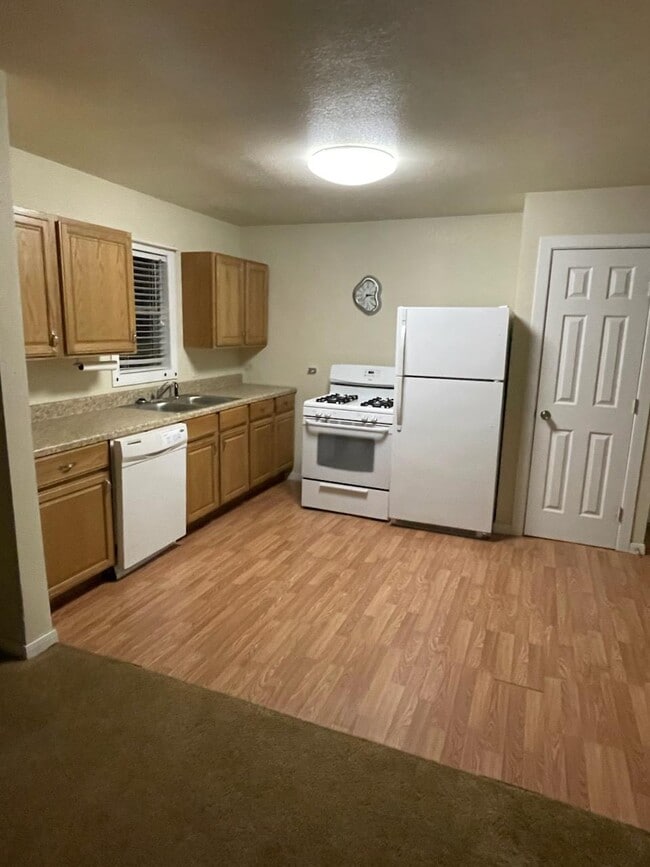 Photo - 140 W. Darby