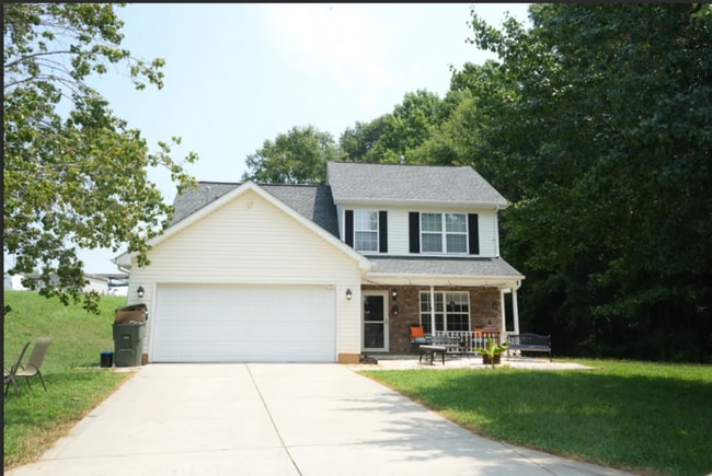 Spacious 4-bedroom, 2.5-bath home with a p... - Spacious 4-bedroom, 2.5-bath home with a p...