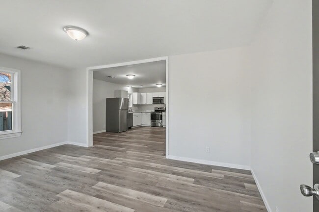 Photo - 424 Bell Ave