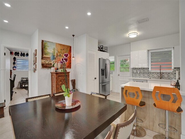 Photo - 281 NE 112th St