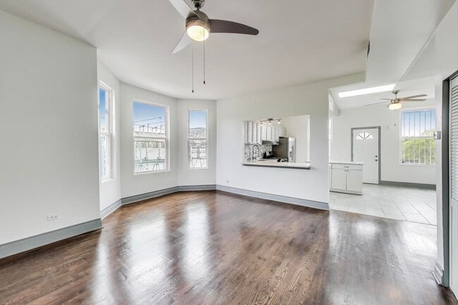 Photo - 737 E 50th St House