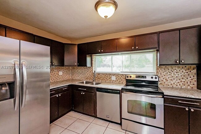 Photo - 940 SE 5th St