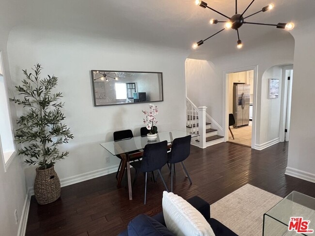 Building Photo - 7865 Willoughby Ave