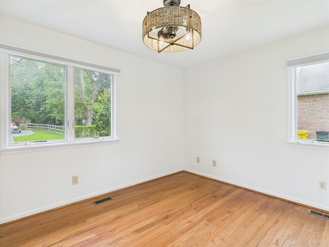 Photo - 701 Dogwood Ln