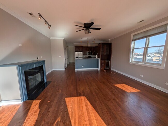 Photo - Incredible Humboldt Park Penthouse 2b/2b Unidad 4