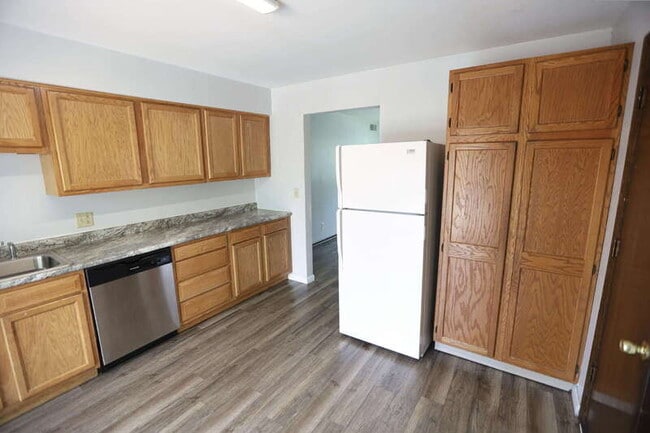 Photo - 2035 Andrew St SE