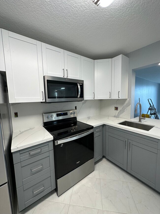 Photo - 11346 Taft St Unidad 11346