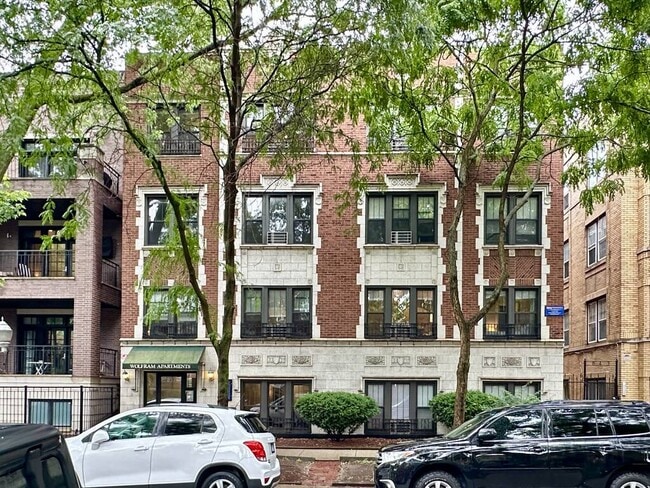 Building Photo - 849 W Wolfram St Unit 411