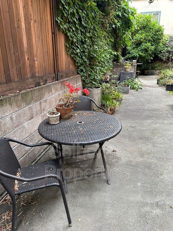 Photo - 765 Rand Ave