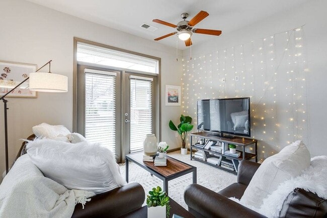 El James - The James