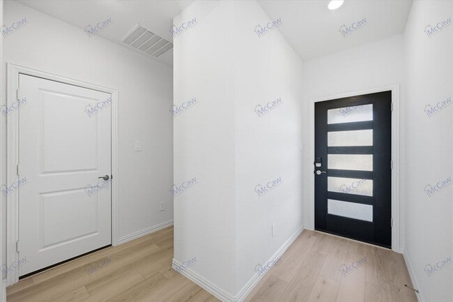 Photo - 713 Leavenworth Dr