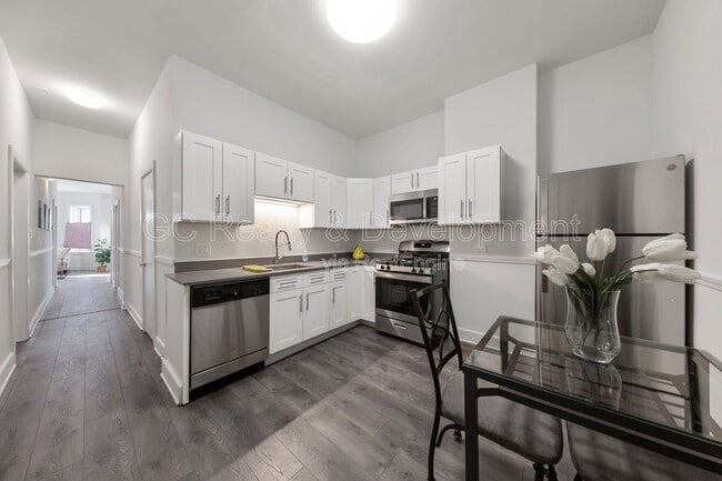 Photo - 6401 S Eberhart Ave Unit 6401 2