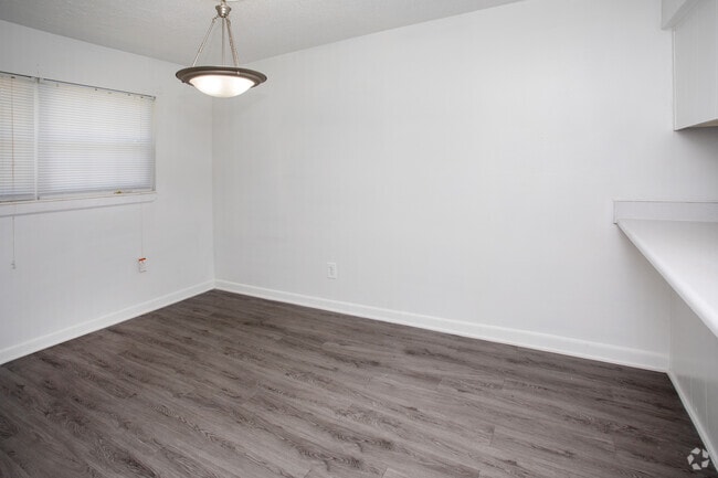 1BR,1BA-725SF