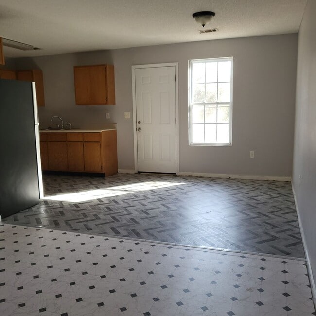 Photo - 123 Circle Dr