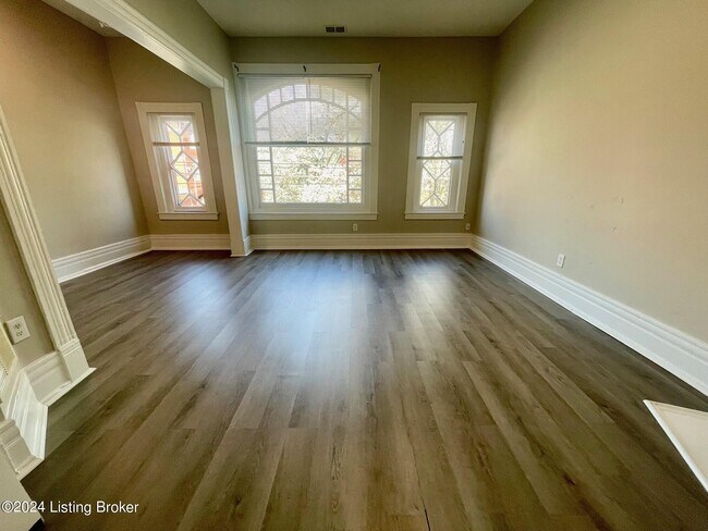 Photo - 114 W Oak St Unit 1