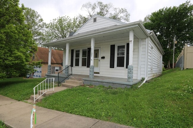 Building Photo - 3 Bedroom 1 Bath