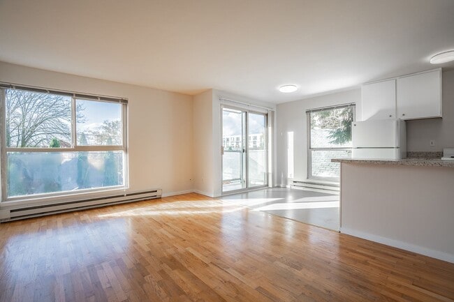 Photo - 615 Summit Apartments