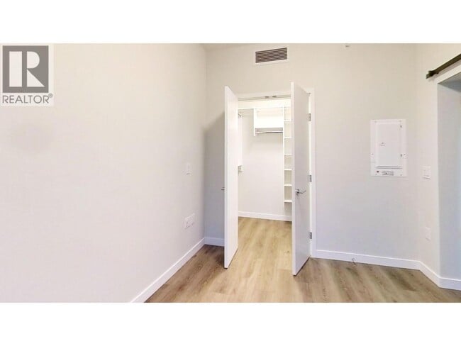 Photo - 3430 E Kent Avenue S