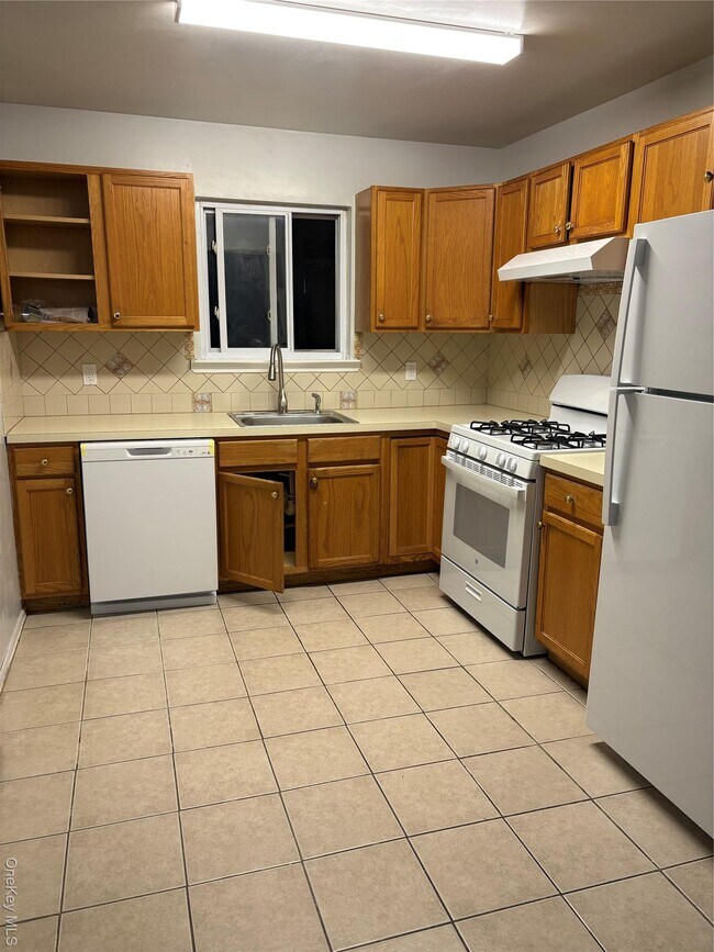 Photo - 10-55 Beach 22nd St Unidad 2 fl